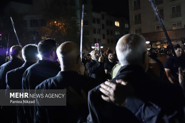 مراسم عزاداری اباعبدالله الحسین (ع) در شب تاسوعای حسینی در میدان منیریه تهران برگزار شد
