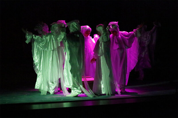 خدایا، ملائک چه باشکوه بر این سر سجده میکنند