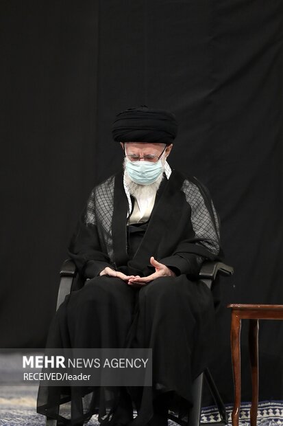 Leader attends mourning ceremony on Ashura night