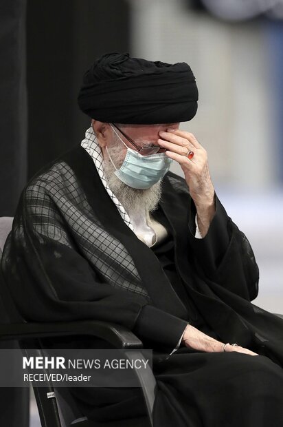 Leader attends mourning ceremony on Ashura night