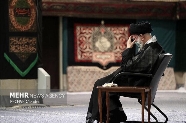 Leader attends mourning ceremony on Ashura night