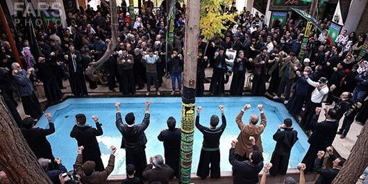 تاسوعا و عاشورای حسینی در ابیانه/وقتی روستای سرخ، سیاهپوش میشود