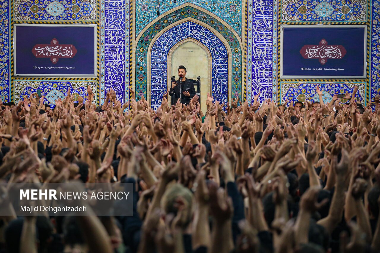 حسینیه ایران غرق در عزای قمر بنی‌هاشم/سینه‌زنی باشکوه هیئات مذهبی