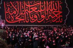 Tehraners mourn for Imam Hussein (PBUH) at Imamzadeh Saleh