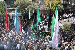 ایران میں آج عاشورائے حسینیؑ انتہائی عقیدت و احترام سے منایا جا رہا ہے،جلوس و مجالس کا سلسلہ جاری