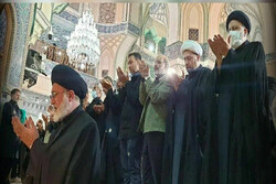 نماز ظهر عاشورا با حضور رئیس جمهور در حرم عبدالعظیم(ع) اقامه شد