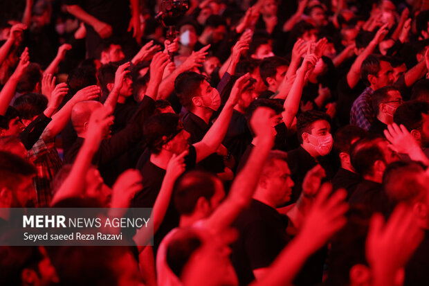 Tehraners mourn for Imam Hussein (PBUH) in Imamzadeh Saleh 