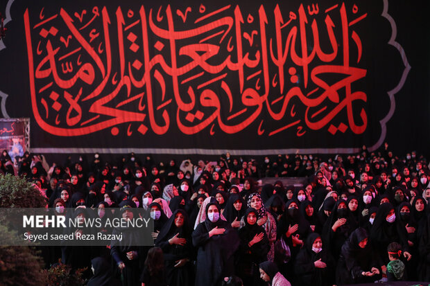 Tehraners mourn for Imam Hussein (PBUH) in Imamzadeh Saleh 