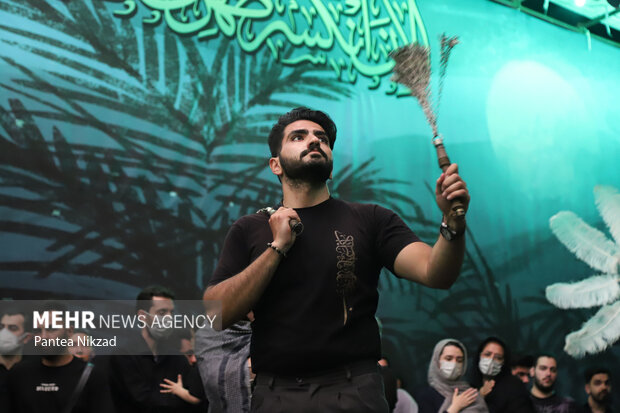 مراسم عزاداری ابا عبداله الحسین (ع) در شب عاشورا در محله سلسبیل تهران  برگزار شد
