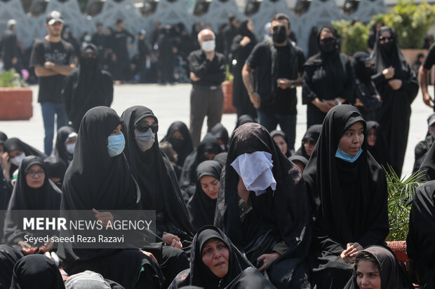 Mourning ceremony in Imam Hossein Sq. on Ashura Day