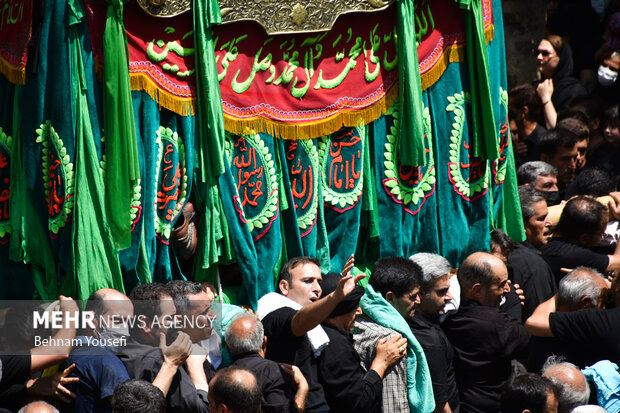 نخل گردانی خمین میراثی تاریخی روز عاشورا