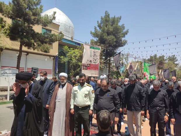 اقامه نماز ظهر عاشورا در کاشان
