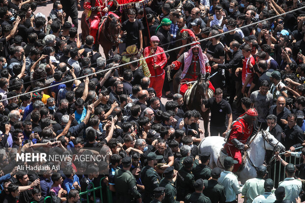 آئین خیمه سوزان ظهر عاشورا در بازار تهران