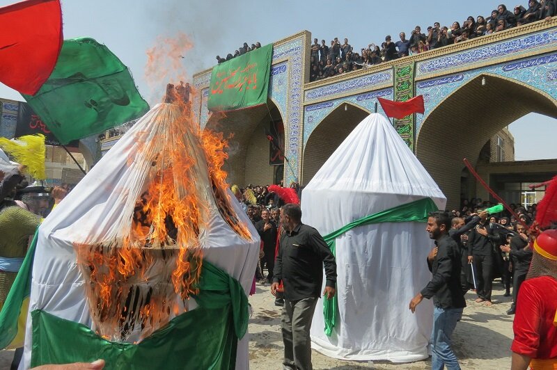 طلوع خورشید عاشورا از کویر ایران / اینجا خاک هم زاری میکند