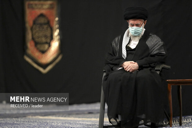 رہبرِ معظم انقلاب اسلامی کی موجودگی میں حسینیۂ امام خمینی تہران میں شام غریباں کی مجلس