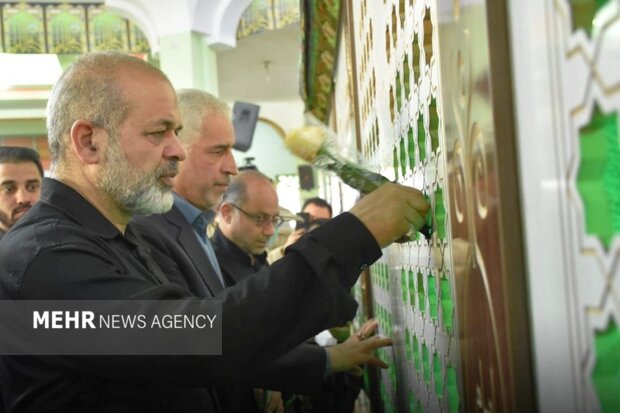 وزیر کشور به مقام شهدای شلمچه ادای احترام کرد