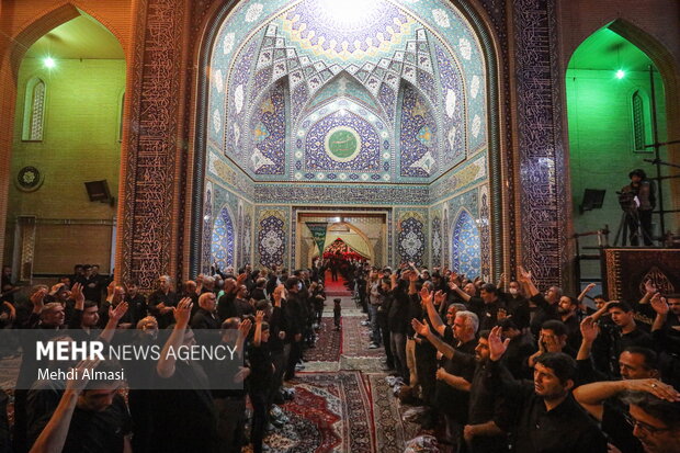 Zanjan Great Husseiniya hosts ceremony of ‘Sham-e-Ghariban’ 