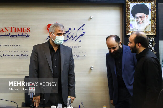 محمد شجاعیان مدیر گروه رسانه ای مهر در حال گفتگو با علی القاصی مهر رئیس کل دادگستری تهران است