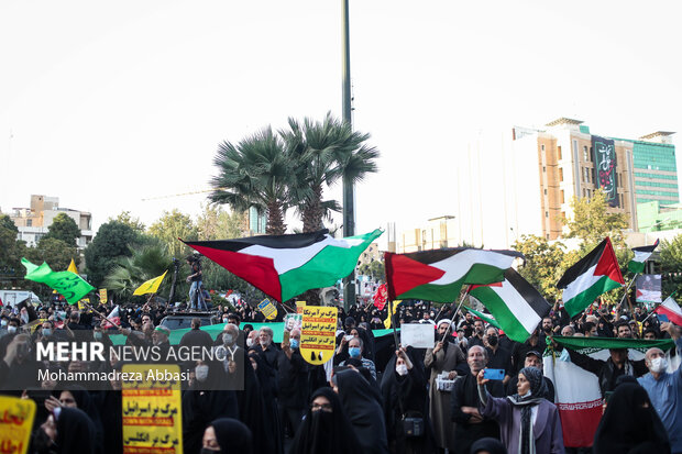 Tahran'da "Filistin'e Destek" mitingi düzenlendi