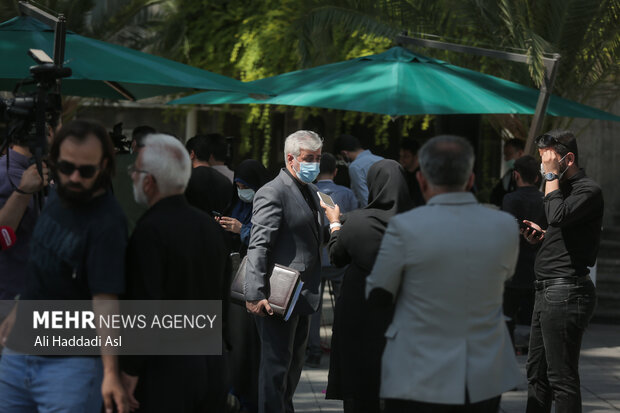 Wed. Cabinet meeting sidelines
