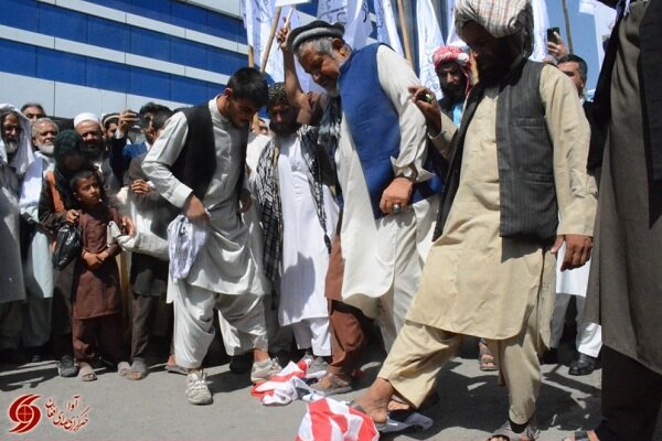 Afghan protesters burn US flags over drone attack 