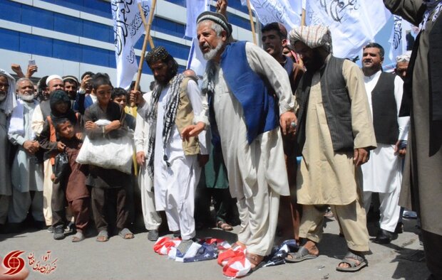 Afghan protesters burn US flags over drone attack 