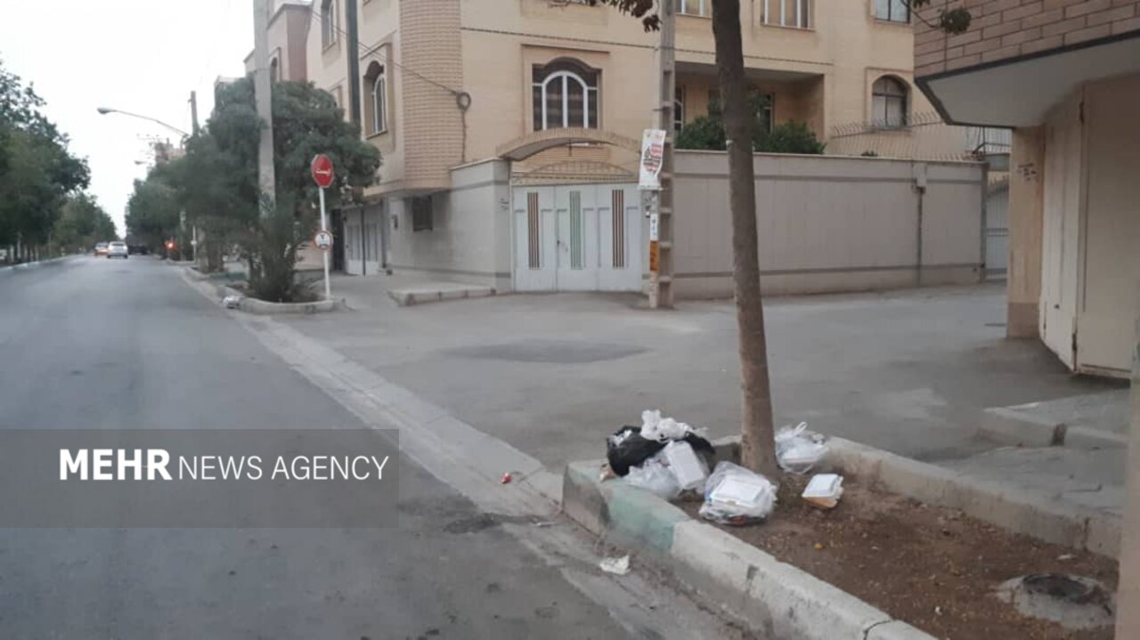 انباشت <a href='https://sayeb.ir/tag/%d8%b2%d8%a8%d8%a7%d9%84%d9%87'>زباله</a>‌ها در شهر اصفهان/مردم از سوءمدیریت گلایه دارند