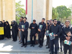 تجمع دانشجویان  بر سر مزار شهید همدانی