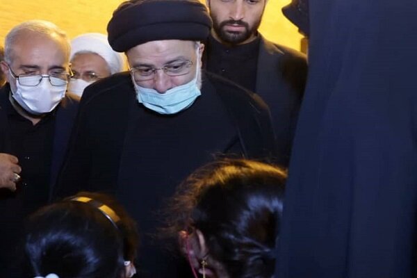 رئیس جمهور در جمع نمازگزاران مسجد امام (ره) کرمان حضور یافت