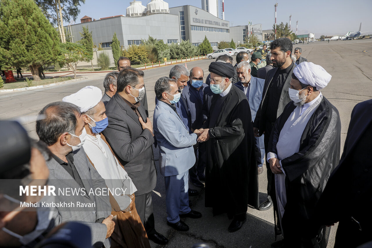 رئیس جمهور در فرودگاه کرمان