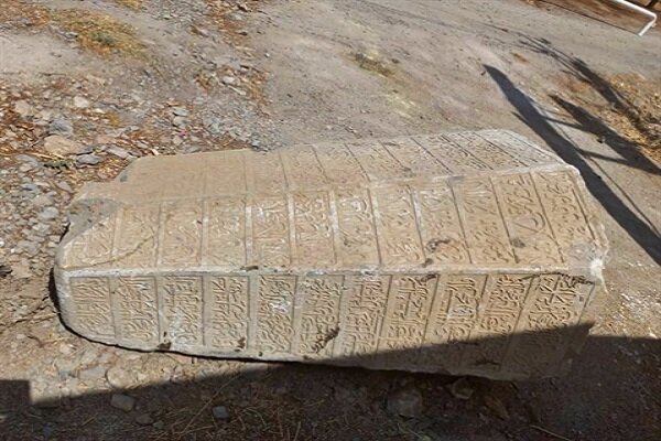 سنگ نوشته تاریخی سلامگاه قبرستان خضر در خرمآباد پیدا شد سنگ نوشته تاریخی سلامگاه قبرستان خضر در خرمآباد پیدا شد