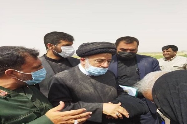 طوفان هم مانع حضور رئیس جمهور در جمع مردم کروچان نشد طوفان هم مانع حضور رئیس جمهور در جمع مردم کروچان نشد