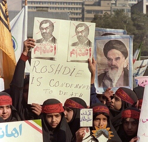 تیری که بر هدف خواهد نشست/ حکم ارتداد امام خمینی برای سلمان رشدی