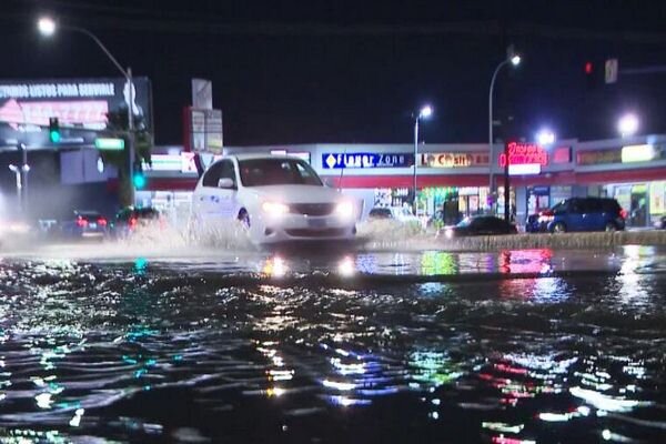 Flash floods kill 2 in Las Vegas