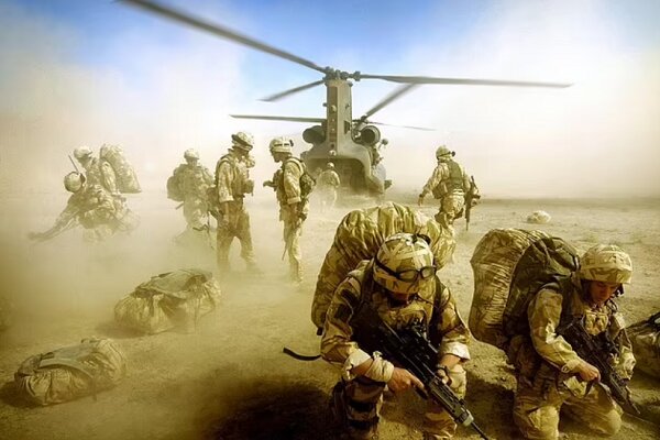 انگلیس: در جنگ ۲۰ ساله در افغانستان شکست خوردیم