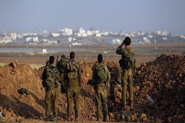 Zionist troops target Palestinian farmers in Gaza Strip