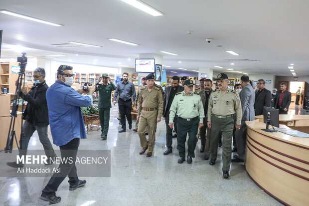 Iraqi delegation visits Iran Supreme Natl. Defense University