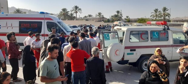 وقوع ۴ حادثه در دشتستان/ از واژگونی مینیبوس تا آتشگرفتن تانکر