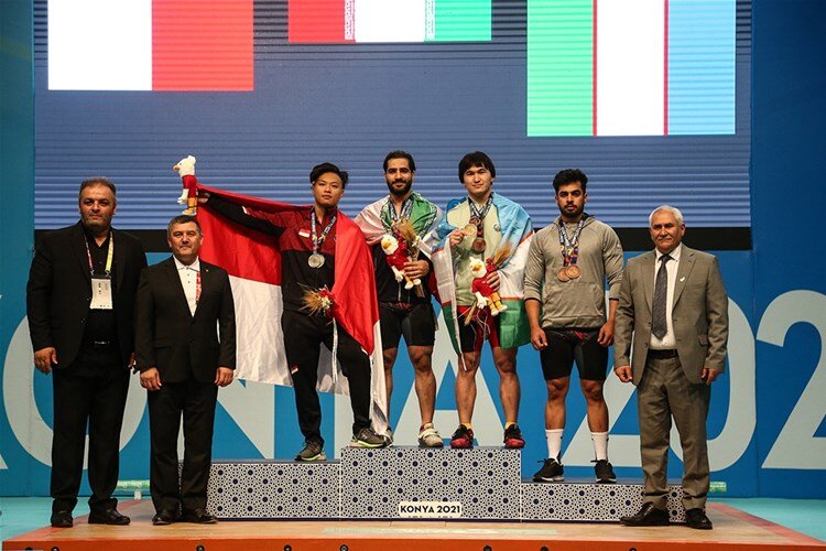 Weightlifter Javadi snatches gold at Islamic Solidarity Games