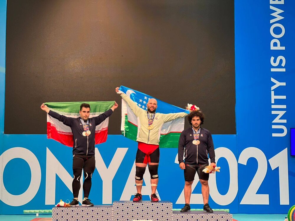 Iranian weightlifters win medals in Islamic Solidarity Games