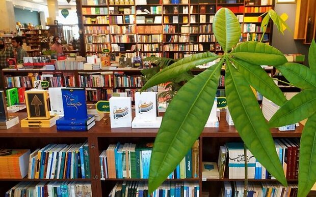 راهی جز تخلیه وجود ندارد/کتابفروشیهای انقلاب در تصرف بانکها؟