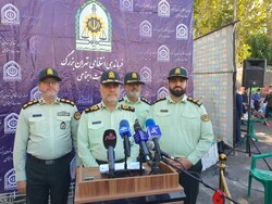 انهدام باند جعل گذرنامه و قاچاق انسان در تهران / دستگیری ۳۰۴ اراذل و کشف ۵۱ سلاح گرم