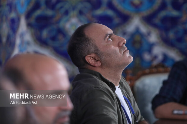 ابوالفضل نسایی دبیر جشنواره در نشست خبری ششمین دوره نشان سال عکس مطبوعاتی ایران حضور دارد