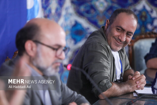 ابوالفضل نسایی دبیر جشنواره در نشست خبری ششمین دوره نشان سال عکس مطبوعاتی ایران حضور دارد