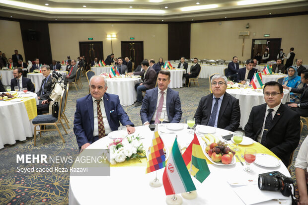 لوان جاگاریان، سفیر روسیه در ایران و تعدادی از سفیران کشورهای در ایران در مراسم صد و نود و هفتمین سالگرد استقلال بولیوی حضور دارند