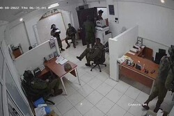 صہیونی افواج کا فلسطینی قانونی اور سول سوسائٹی کے دفاتر پر دھاوا 