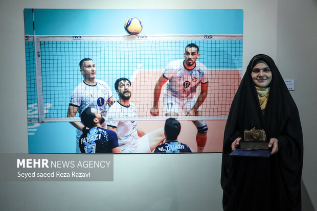 در  مراسم  ششمین دوره نشان عکس سال مطبوعاتی در بخش تک عکس ورزشی مریم کامیاب عکاس خبرگزاری مهر موفق به دریافت ششمین دوره نشان عکس سال مطبوعاتی شد