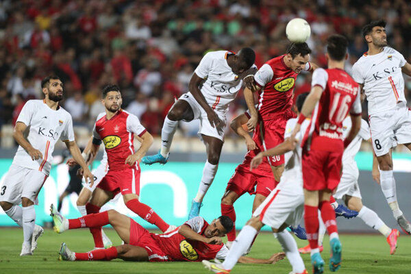 دیدار تیم های فوتبال پرسپولیس و فولاد