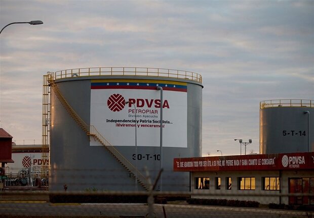 Venezuela halts oil shipments to Europe