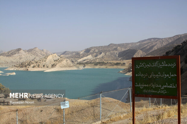 خشک شدن قسمت هایی از سد ایلام 10
